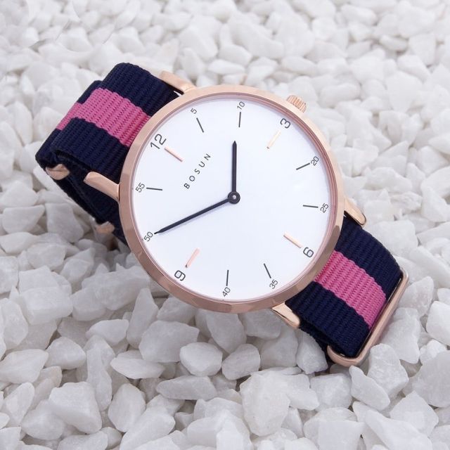 The Bosun Regatta epitomises all that is great about English simplicity. Minimal yet functional design. Classic Nato canvas strap coupled with a perfectly crafted ultra-slim case made from aviation grade 316L solid stainless steel. Under the scratch resistant sapphire glass lie intricate markers and hands, flawlessly controlled by a Swiss quartz Ronda 762 movement. Perfect with your casual weekend attire, relaxing with friends and family. 💕💕